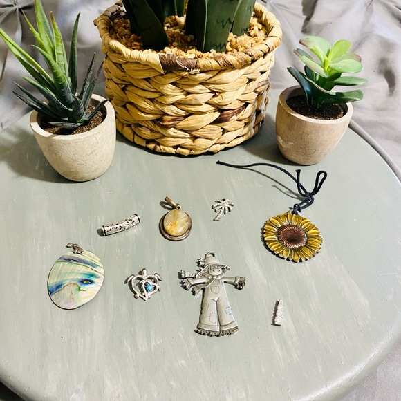 Pendants - Picture 1 of 2